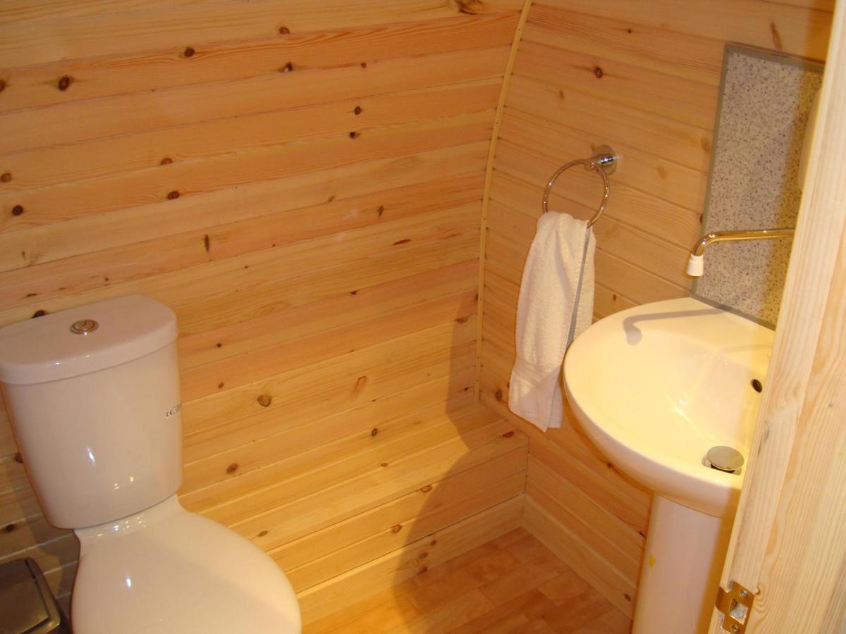 Glamping Hut - By The Way Campsite Tyndrum Bagian luar foto
